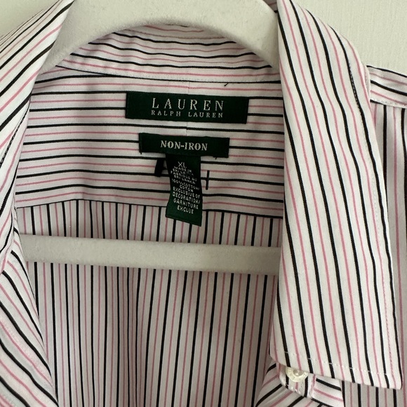 Button down - Picture 3 of 3